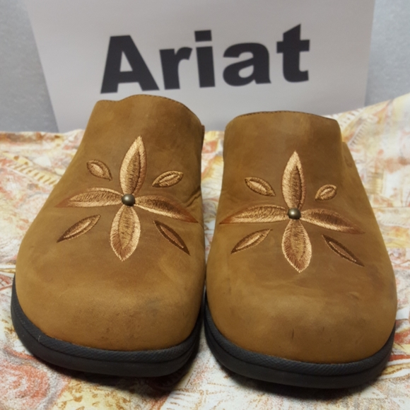 Women's Ariat LIKE NEW leather mules 9.5 - Picture 2 of 10